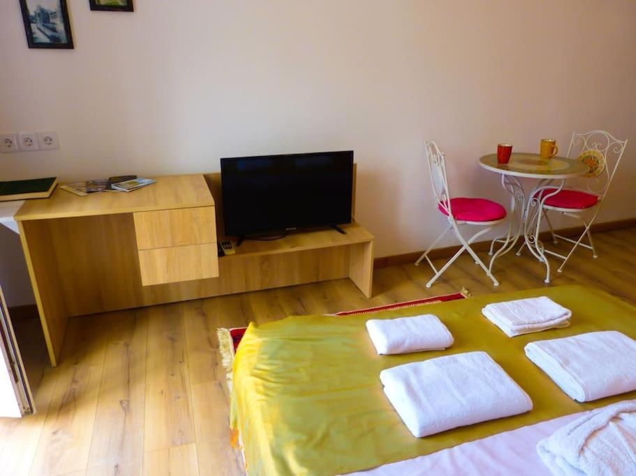 Live-Inn Stunning Apartment On Azneft Sq With President Palace & Old City Views Baku Exterior photo