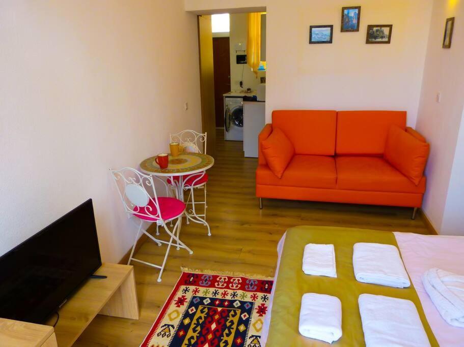 Live-Inn Stunning Apartment On Azneft Sq With President Palace & Old City Views Baku Exterior photo